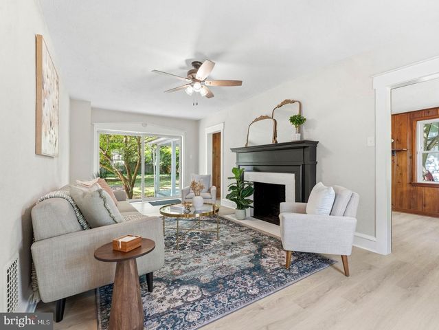 4 2ND ST, Riverton, NJ 08077