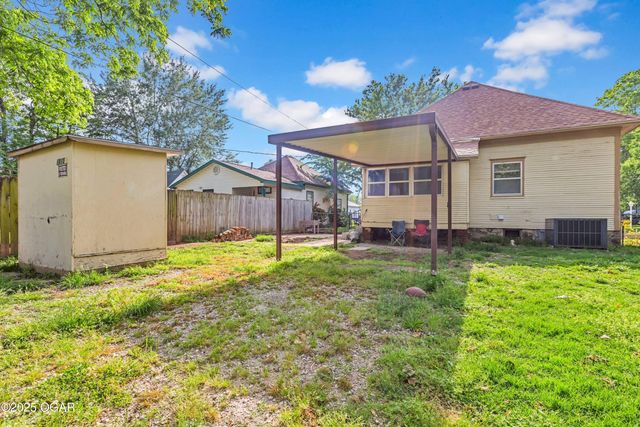 1815 S Empire Avenue, Joplin, MO 64801