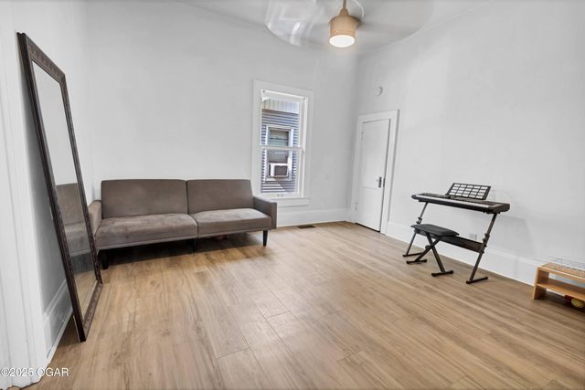 1815 S Empire Avenue, Joplin, MO 64801