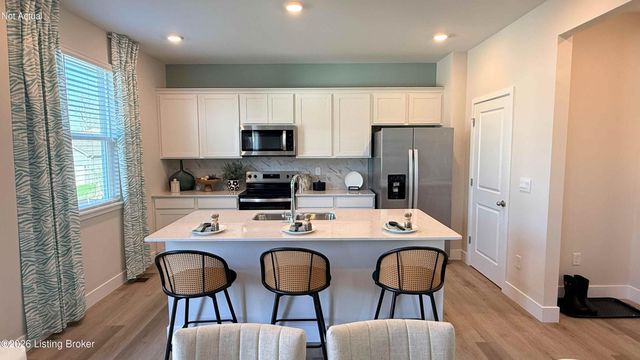 6406 Meadow Creek Ct, Louisville, KY 40229