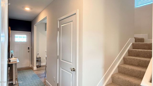 6406 Meadow Creek Ct, Louisville, KY 40229