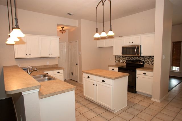 2406 Hillside Drive, Anna, TX 75409