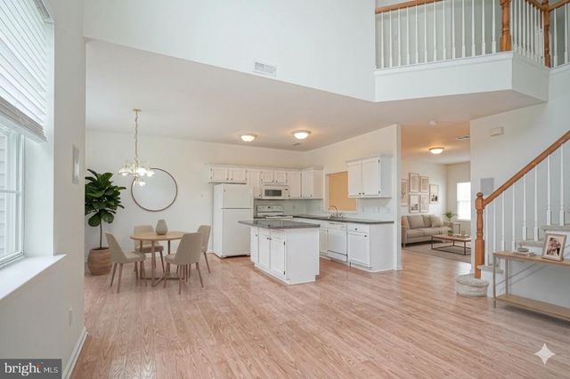 8 TROUT TRL, Delran, NJ 08075