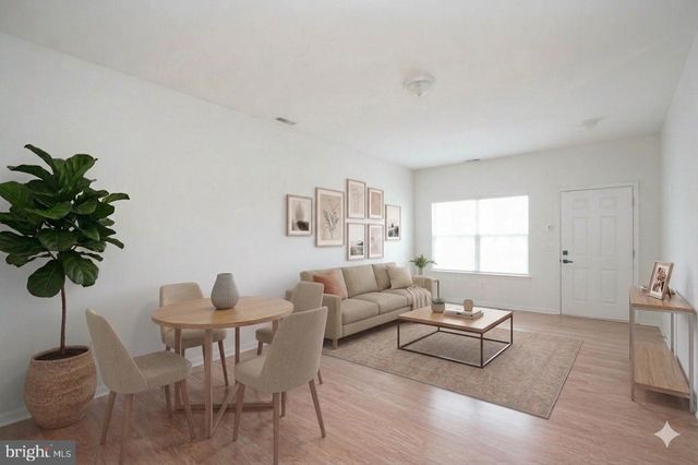 8 TROUT TRL, Delran, NJ 08075