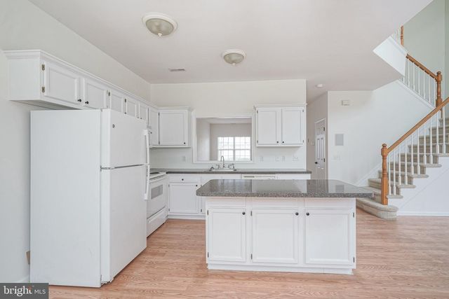 8 TROUT TRL, Delran, NJ 08075