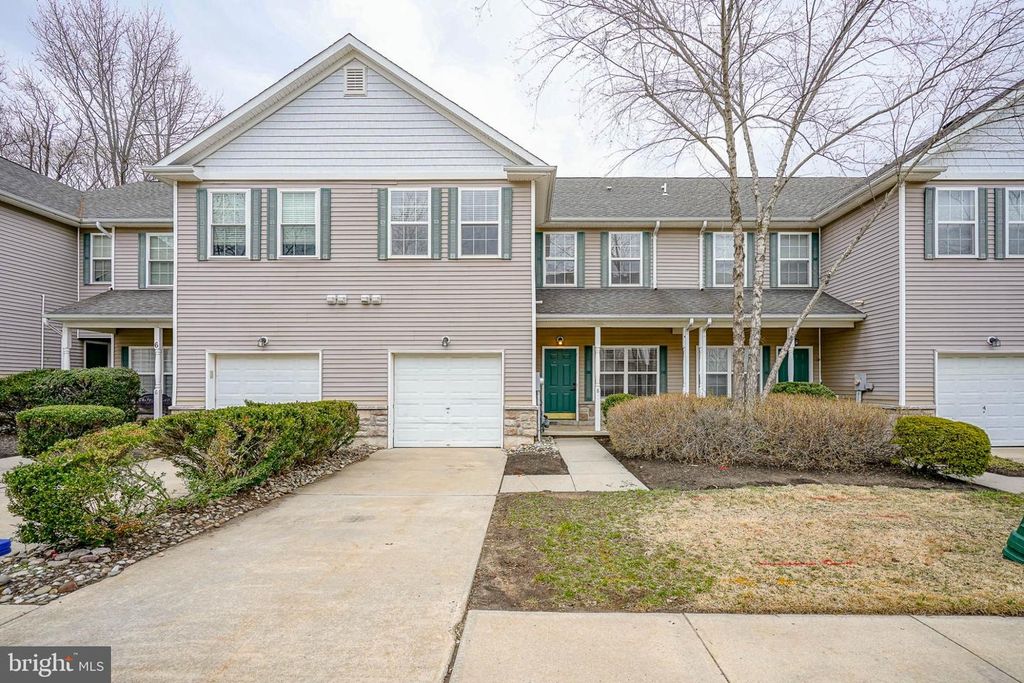 8 TROUT TRL, Delran, NJ 08075