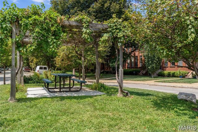 4303 Laclede Avenue D, St Louis, MO 63108