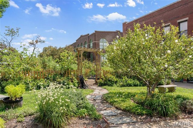 4303 Laclede Avenue D, St Louis, MO 63108