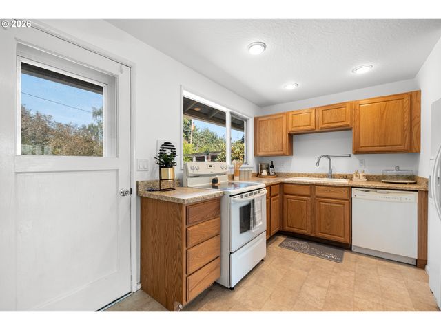 13375 Sw PEARL St, Beaverton, OR 97005