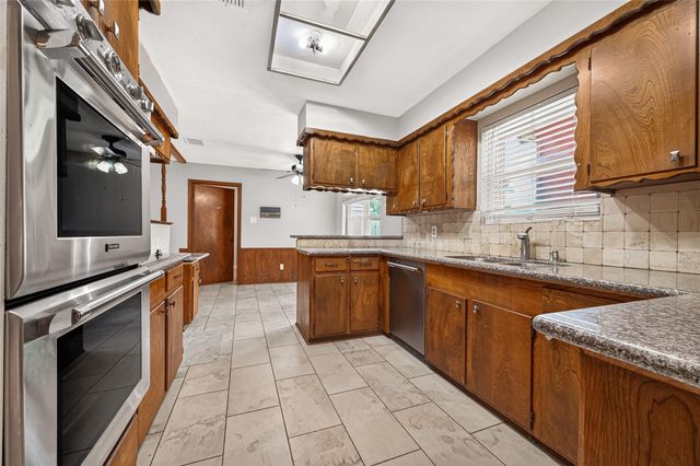11710 N Petersham Drive, Houston, TX 77031