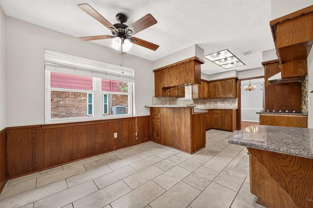 11710 N Petersham Drive, Houston, TX 77031