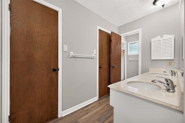 11710 N Petersham Drive, Houston, TX 77031