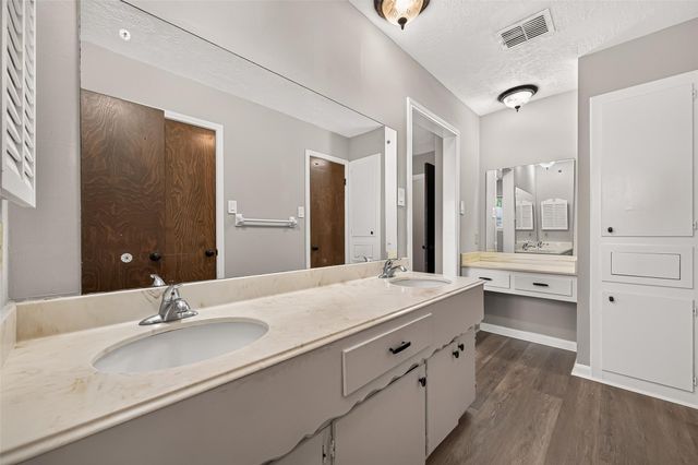 11710 N Petersham Drive, Houston, TX 77031
