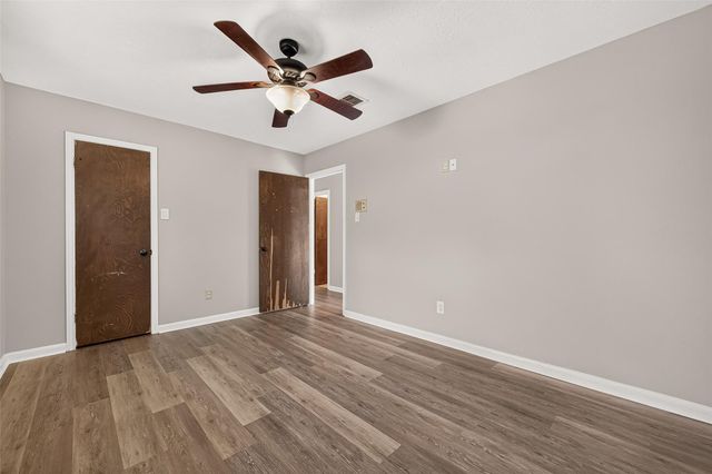 11710 N Petersham Drive, Houston, TX 77031
