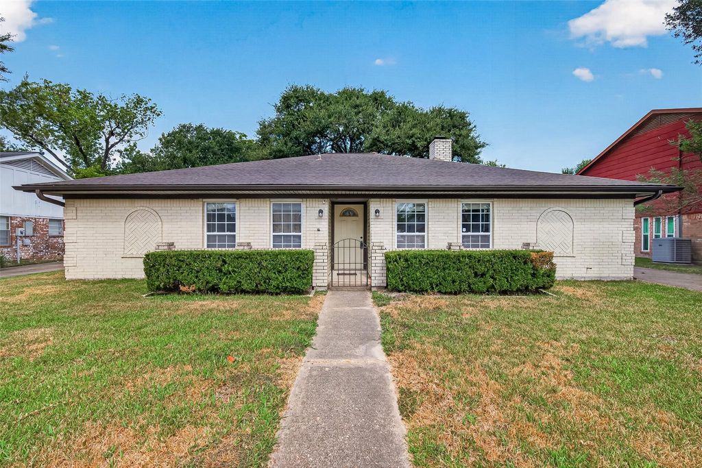 11710 N Petersham Drive, Houston, TX 77031