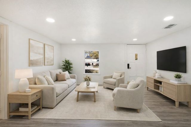 450 Hickory Street, Lewisville, TX 75057