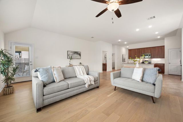 320 Somerville ST, Leander, TX 78641