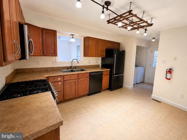 29 CHURCHILL DR, Millville, NJ 08332