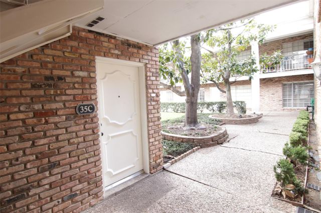 2101 Fountain View Drive 35, Houston, TX 77057