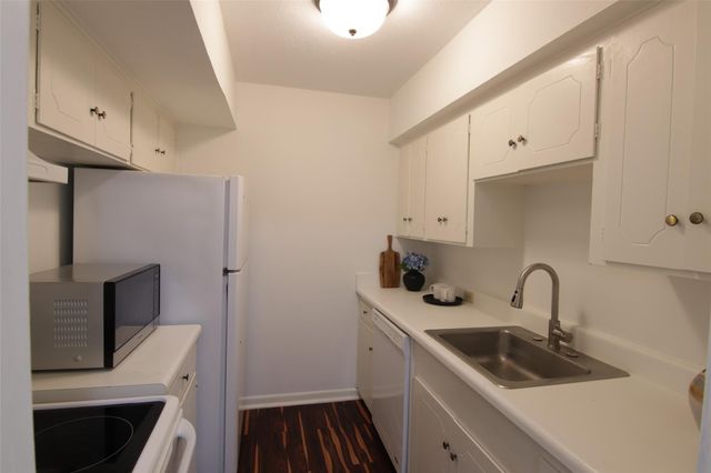 2101 Fountain View Drive 35, Houston, TX 77057