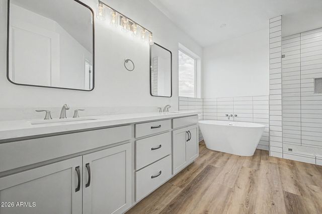 1868 W BROOKE Lane, San Tan Valley, AZ 85144