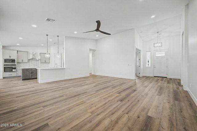 1868 W BROOKE Lane, San Tan Valley, AZ 85144