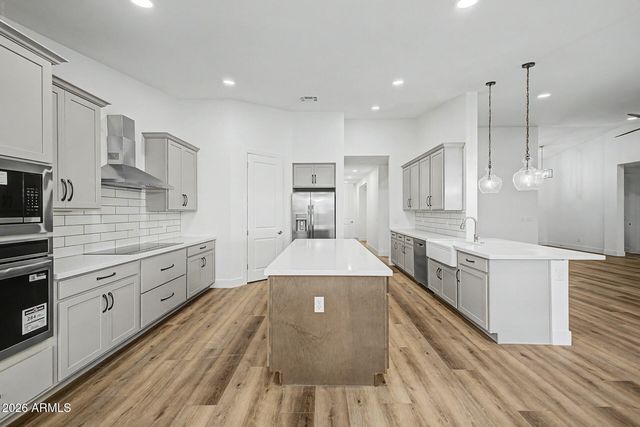 1868 W BROOKE Lane, San Tan Valley, AZ 85144