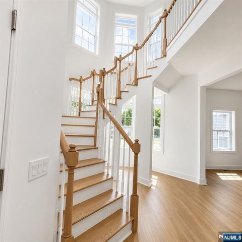 7 Davon Lane, Hamburg, NJ 07419