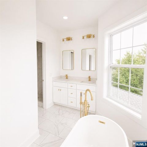 7 Davon Lane, Hamburg, NJ 07419