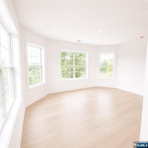 7 Davon Lane, Hamburg, NJ 07419