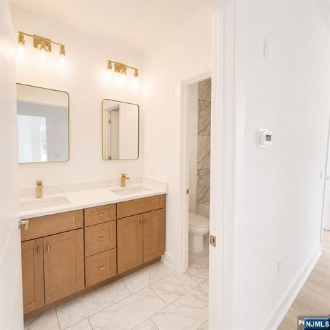 7 Davon Lane, Hamburg, NJ 07419