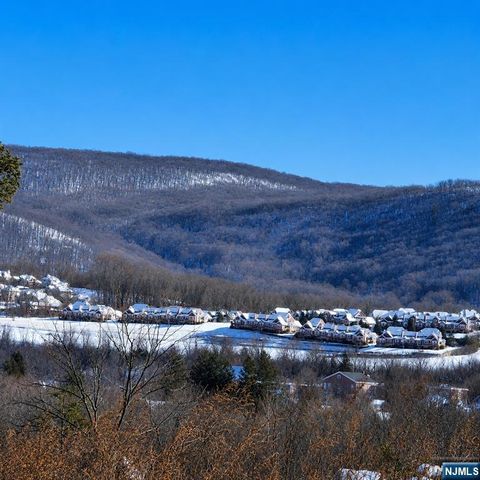 7 Davon Lane, Hamburg, NJ 07419