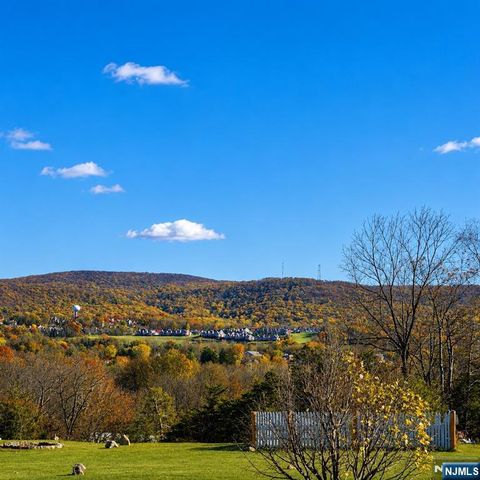 7 Davon Lane, Hamburg, NJ 07419