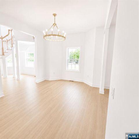 7 Davon Lane, Hamburg, NJ 07419