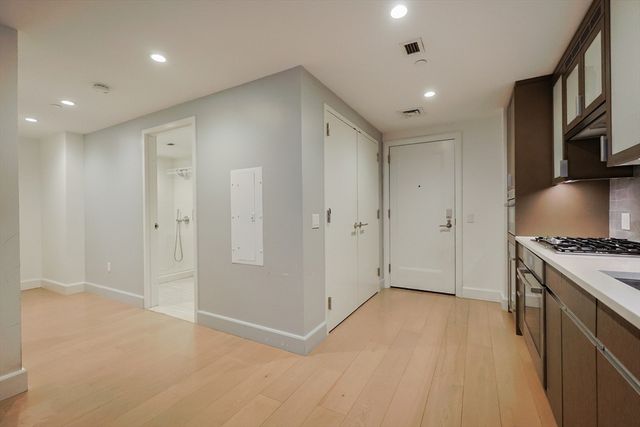 100 Lovejoy Wharf 5P, Boston, MA 02114