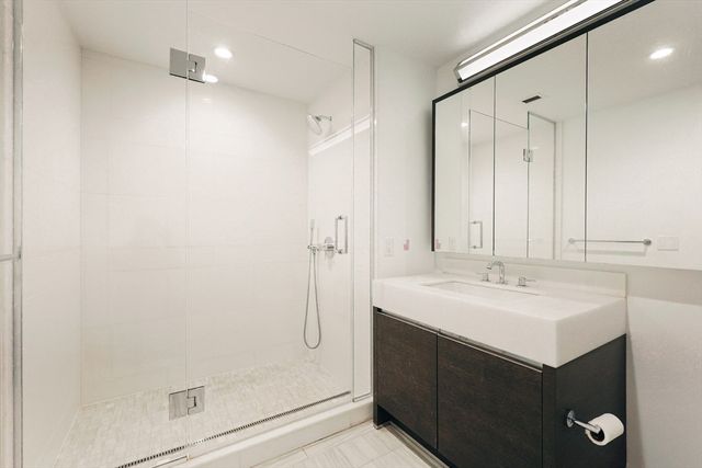 100 Lovejoy Wharf 5P, Boston, MA 02114