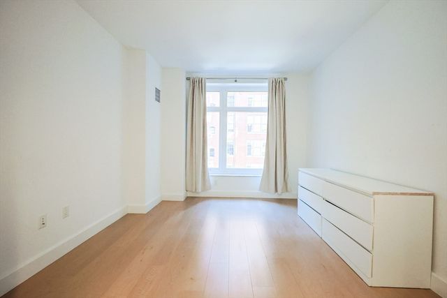 100 Lovejoy Wharf 5P, Boston, MA 02114