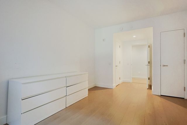 100 Lovejoy Wharf 5P, Boston, MA 02114