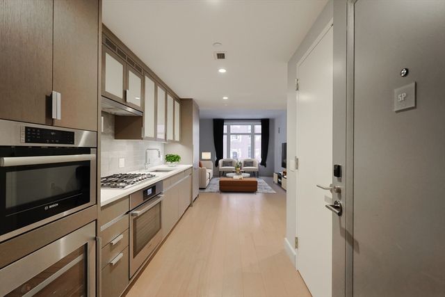 100 Lovejoy Wharf 5P, Boston, MA 02114