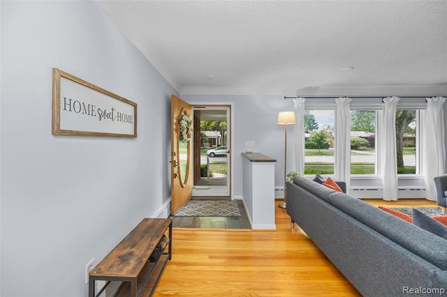 30064 Bentley Street, Livonia, MI 48154