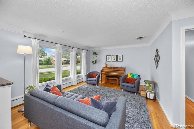 30064 Bentley Street, Livonia, MI 48154