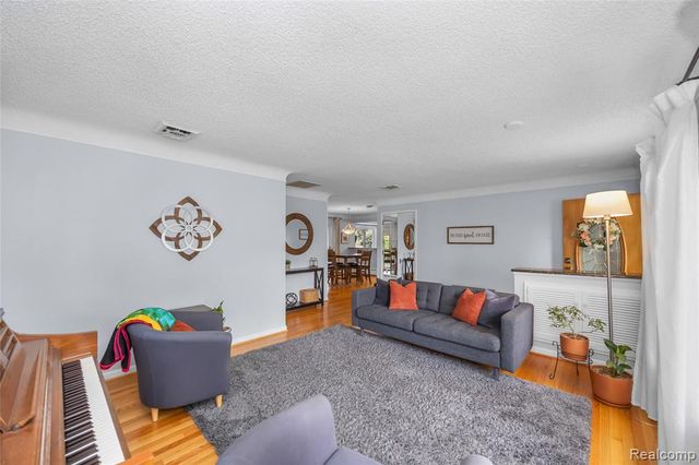 30064 Bentley Street, Livonia, MI 48154