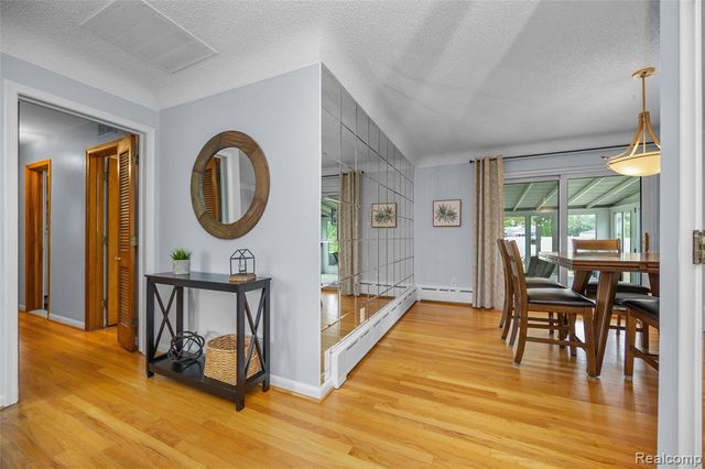 30064 Bentley Street, Livonia, MI 48154