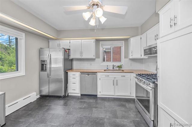 30064 Bentley Street, Livonia, MI 48154