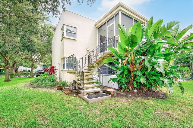 25 COUNTRY CLUB DRIVE, Largo, FL 33771