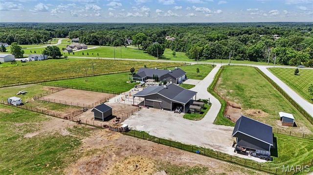 219 Fieth Road, Troy, MO 63379