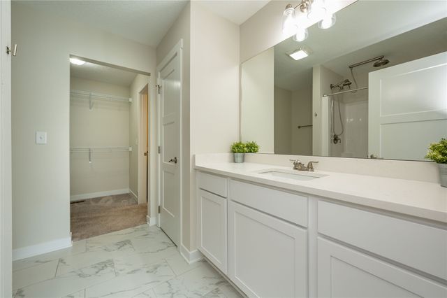 9068 Hayden Drive, West Des Moines, IA 50266