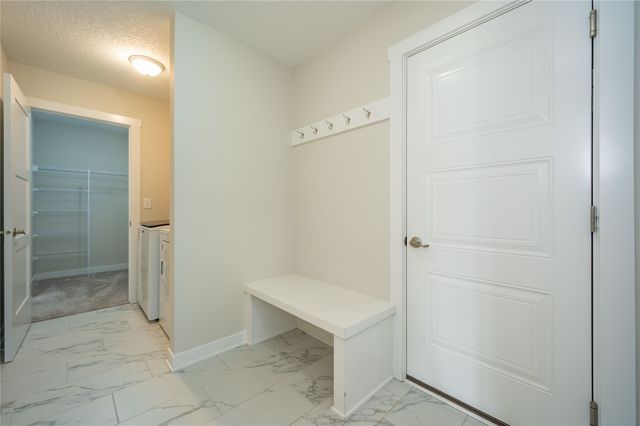 9068 Hayden Drive, West Des Moines, IA 50266
