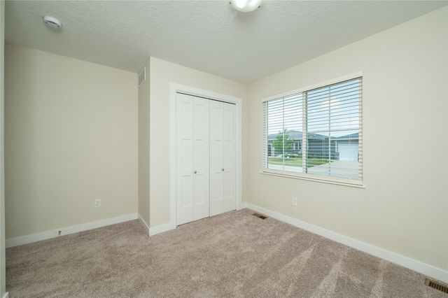 9068 Hayden Drive, West Des Moines, IA 50266