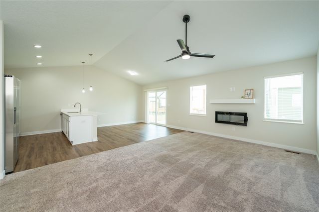 9068 Hayden Drive, West Des Moines, IA 50266